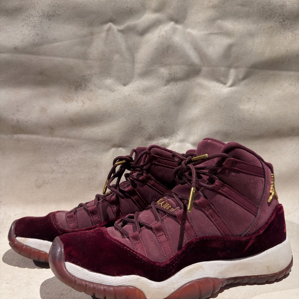 Air Jordan 11 Retro R L GG - Night Maroon/ Gold / Size  6y!